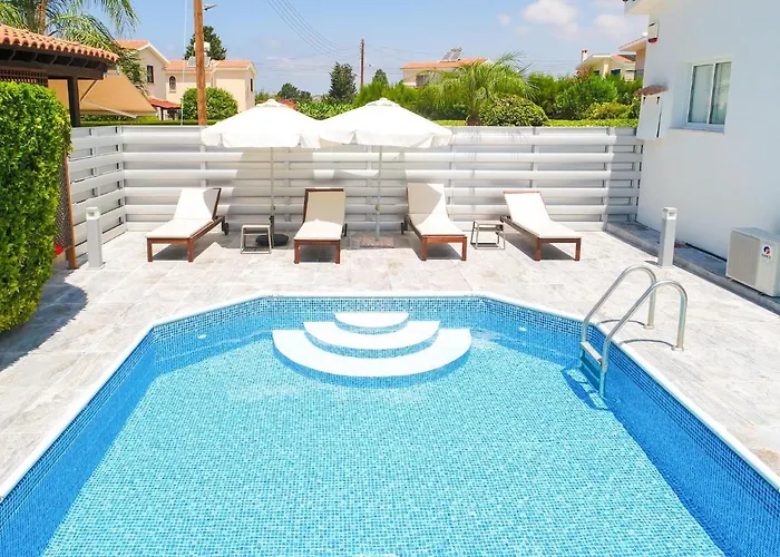 Villa Mikaella By Ezoria