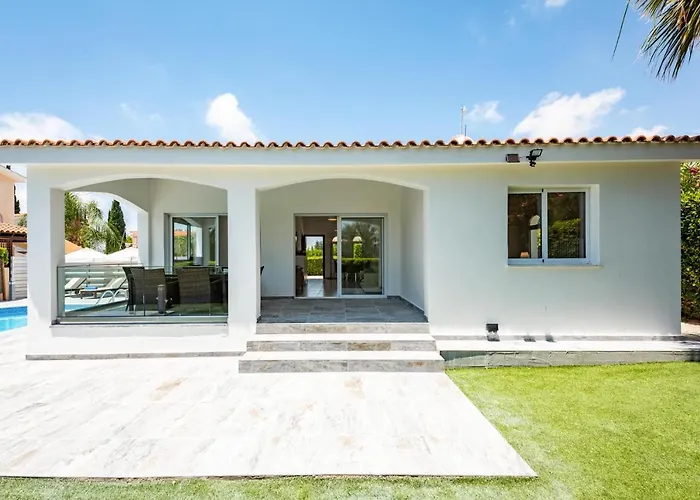 Villa Mikaella By Ezoria *