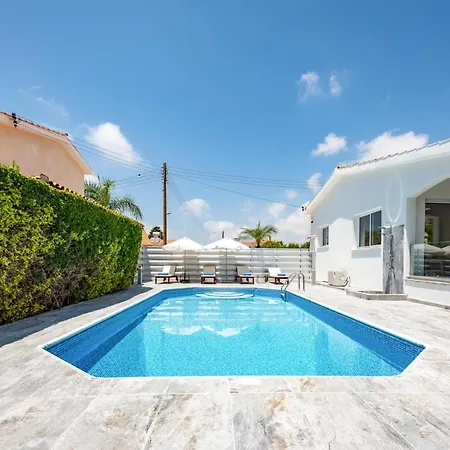 Mikaella By Ezoria *