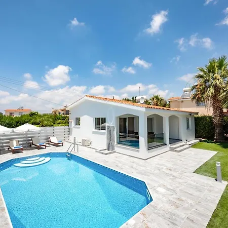 Mikaella By Ezoria Villa