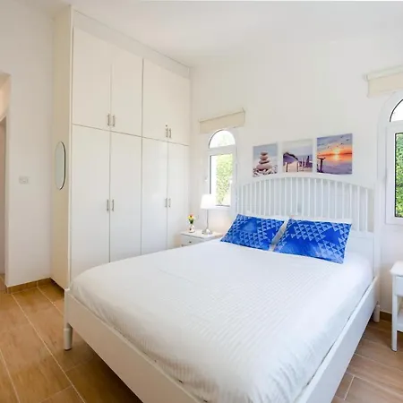 Mikaella By Ezoria Korall-öböl