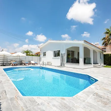 Villa Mikaella By Ezoria *