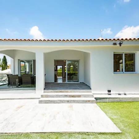 Villa Mikaella By Ezoria *